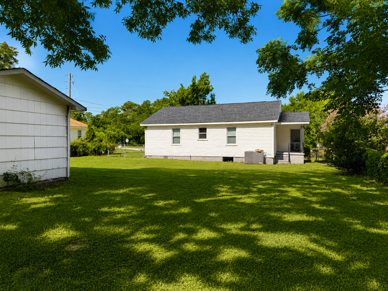 215 Fairview St - Photo 2 of 19