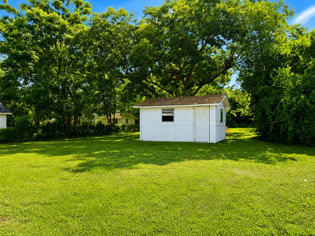 215 Fairview St - Photo 4 of 19