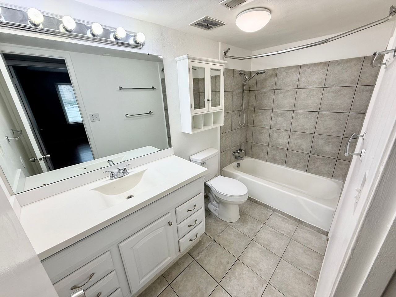 495 E Creekside Cir - Photo 5 of 14