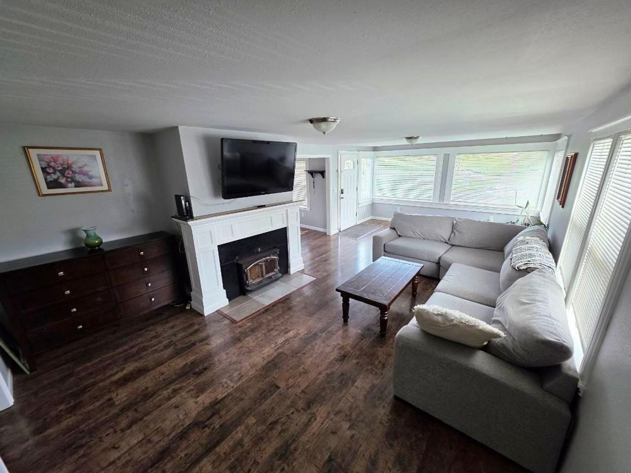 417 Simpson Ave - Photo 2 of 9