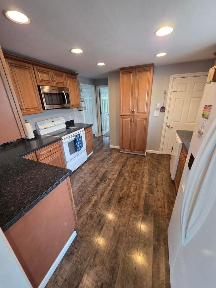 417 Simpson Ave - Photo 3 of 9