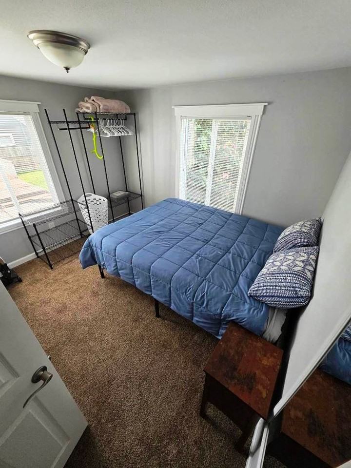 417 Simpson Ave - Photo 5 of 9