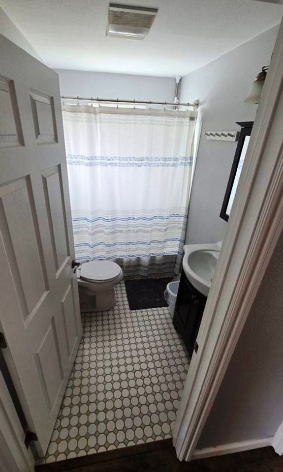 417 Simpson Ave - Photo 6 of 9