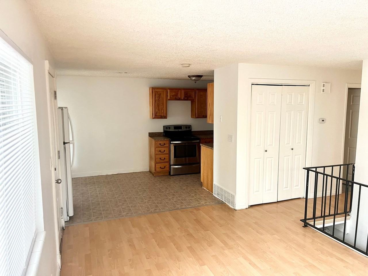 3079 W Lehman Ave - Photo 2 of 16