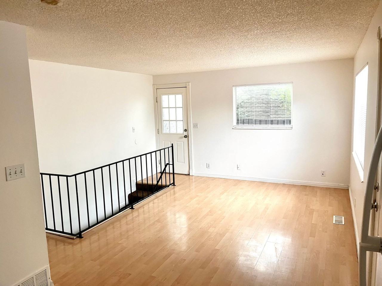 3079 W Lehman Ave - Photo 3 of 16