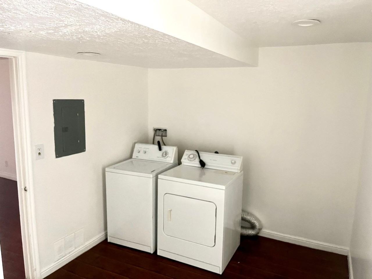 3079 W Lehman Ave - Photo 5 of 16