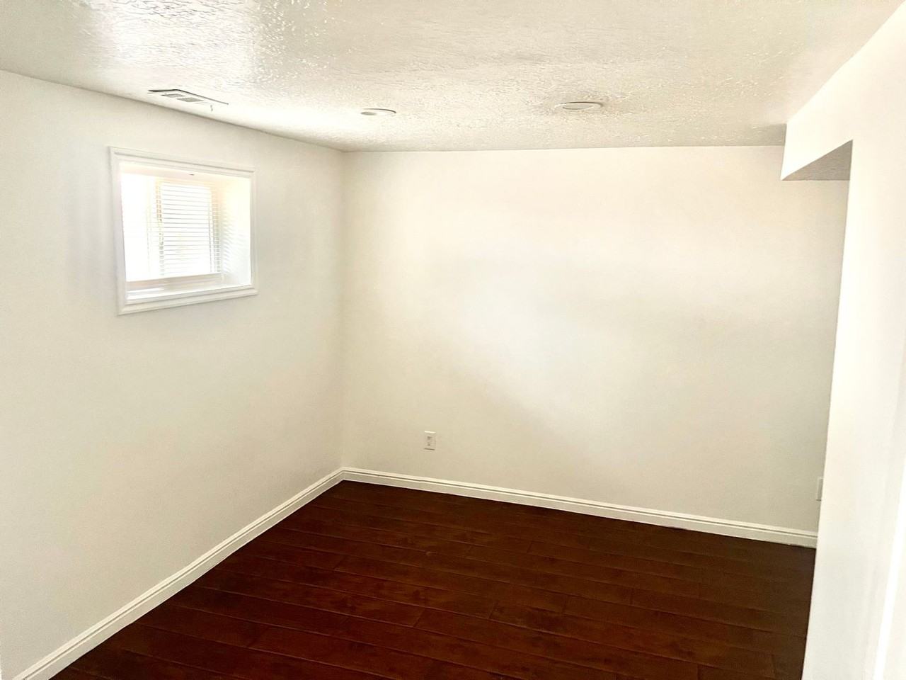 3079 W Lehman Ave - Photo 6 of 16