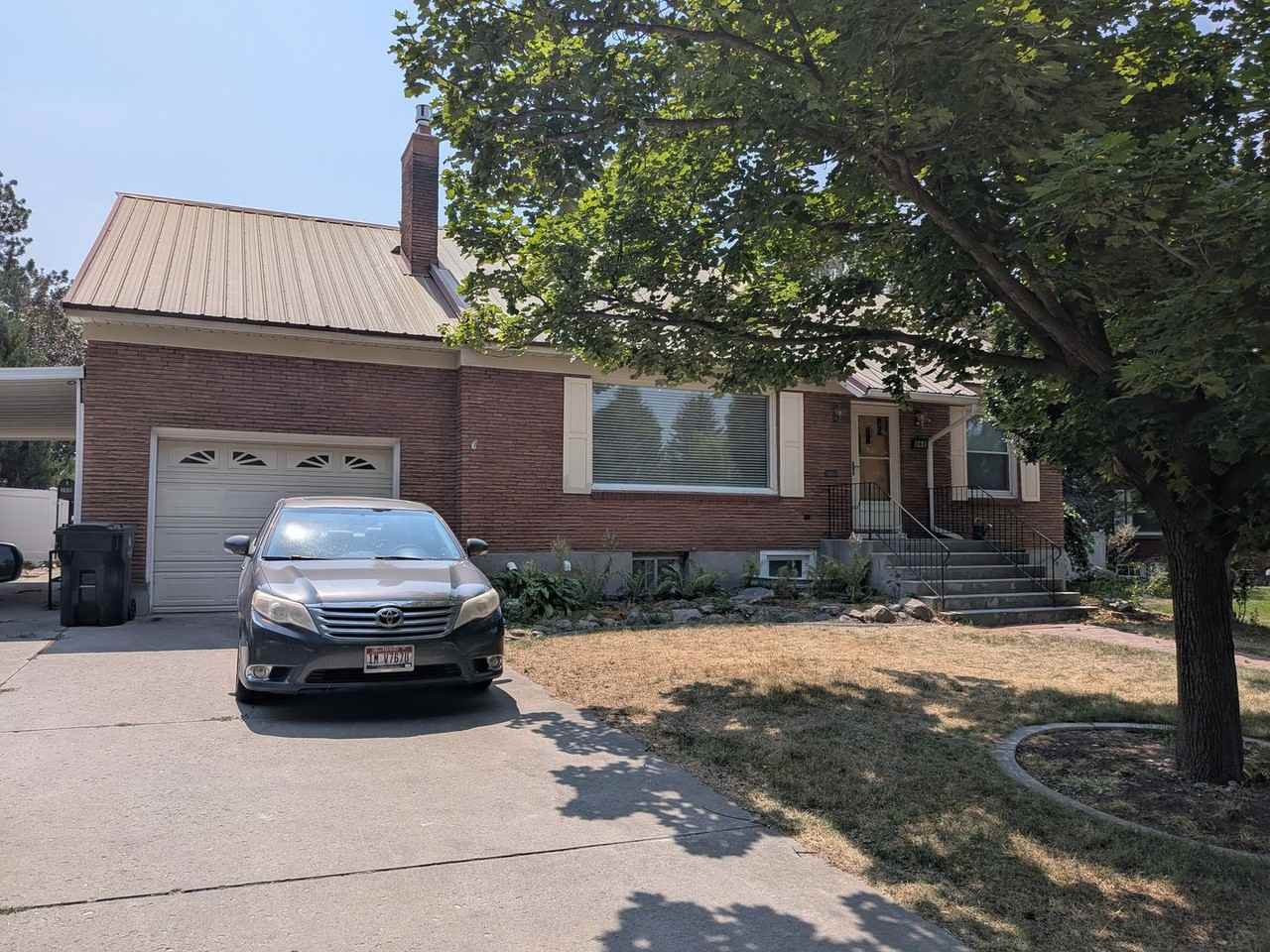 262 E 2nd S - Photo 2 of 41