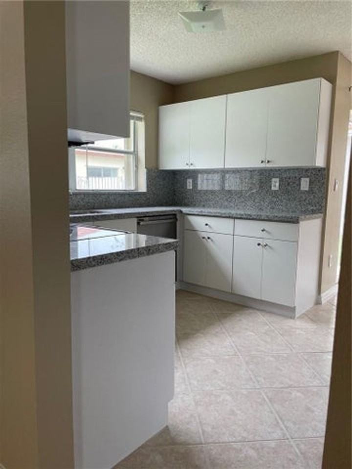 19250 Nw 12th Mnr - Photo 3 of 14