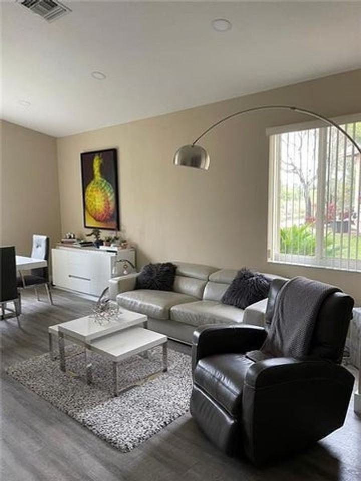 5766 Nw 127th Ter - Photo 6 of 10
