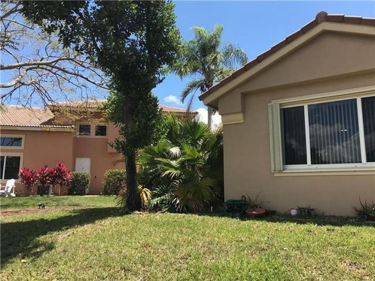 5766 Nw 127th Ter - Photo 7 of 10