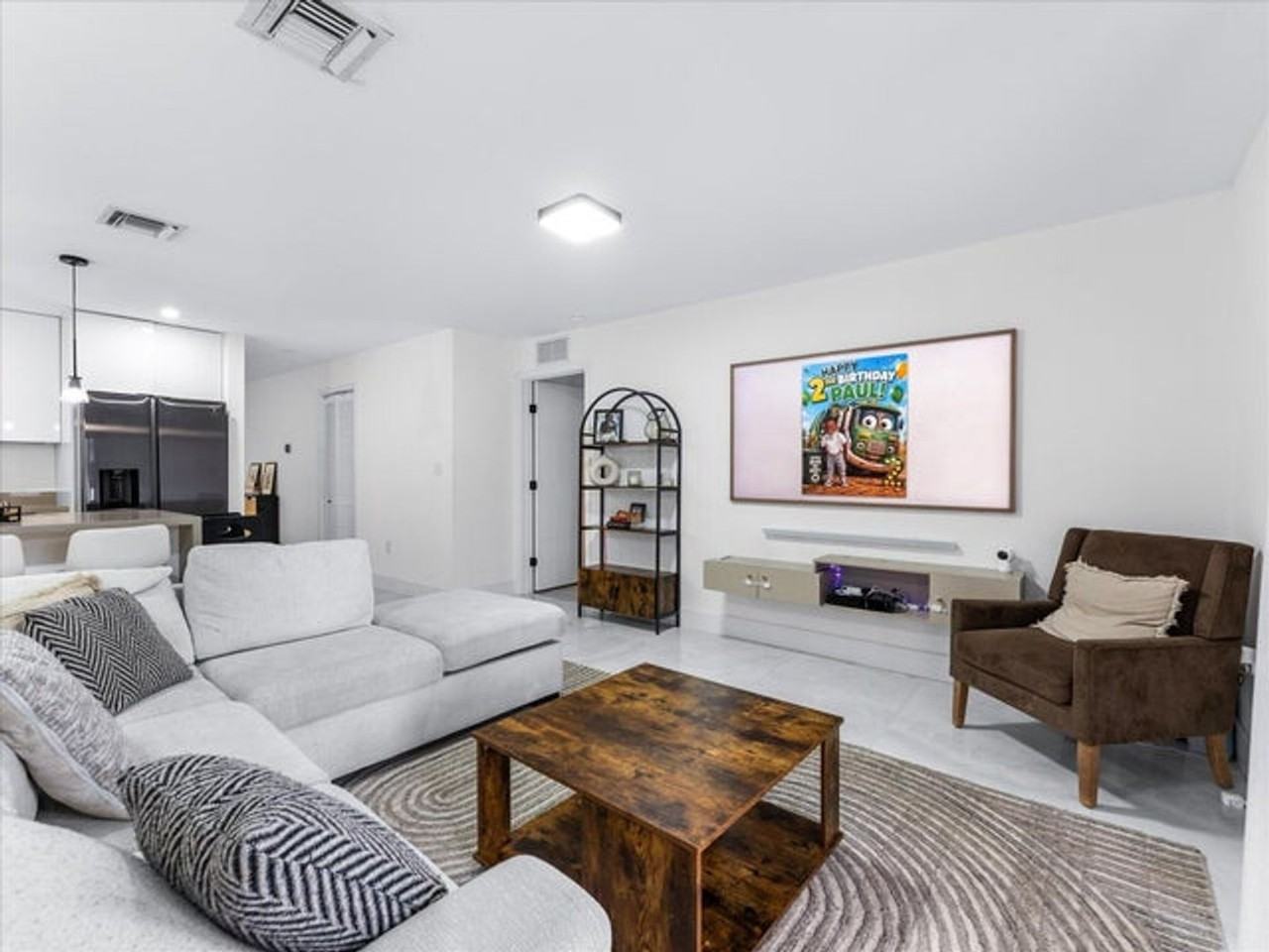 2848 Nw 9th Pl - Photo 4 of 17
