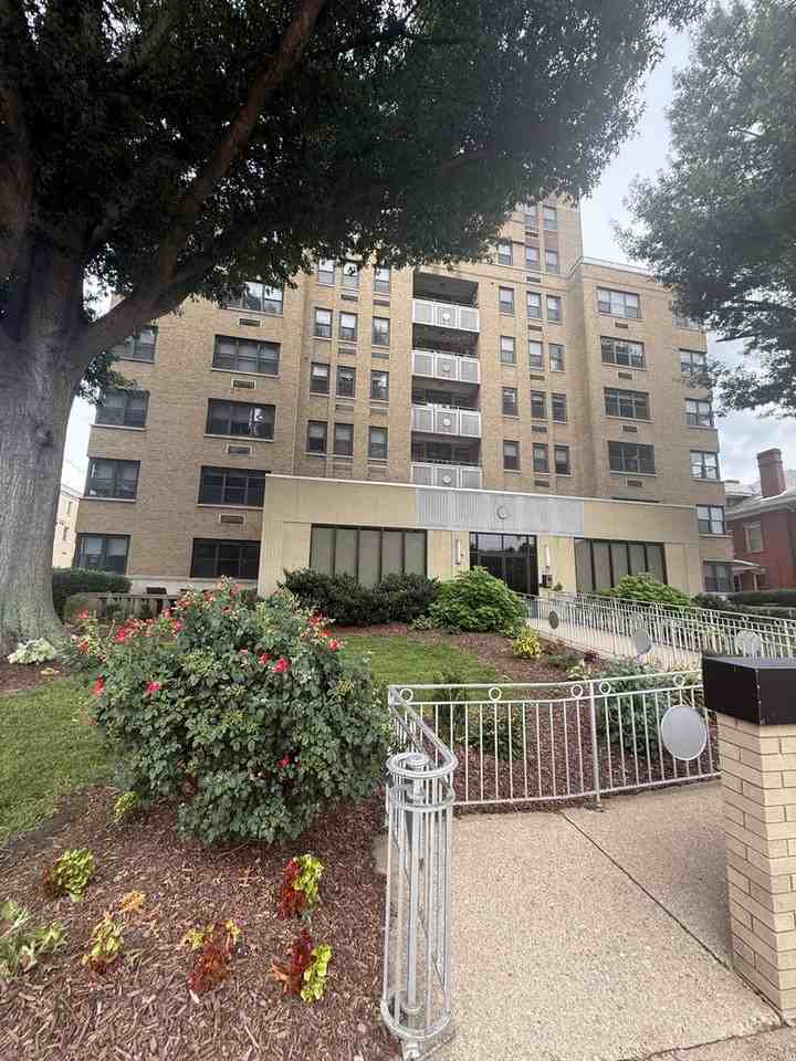 1108 Kanawha Blvd E #205 - Photo 2 of 26
