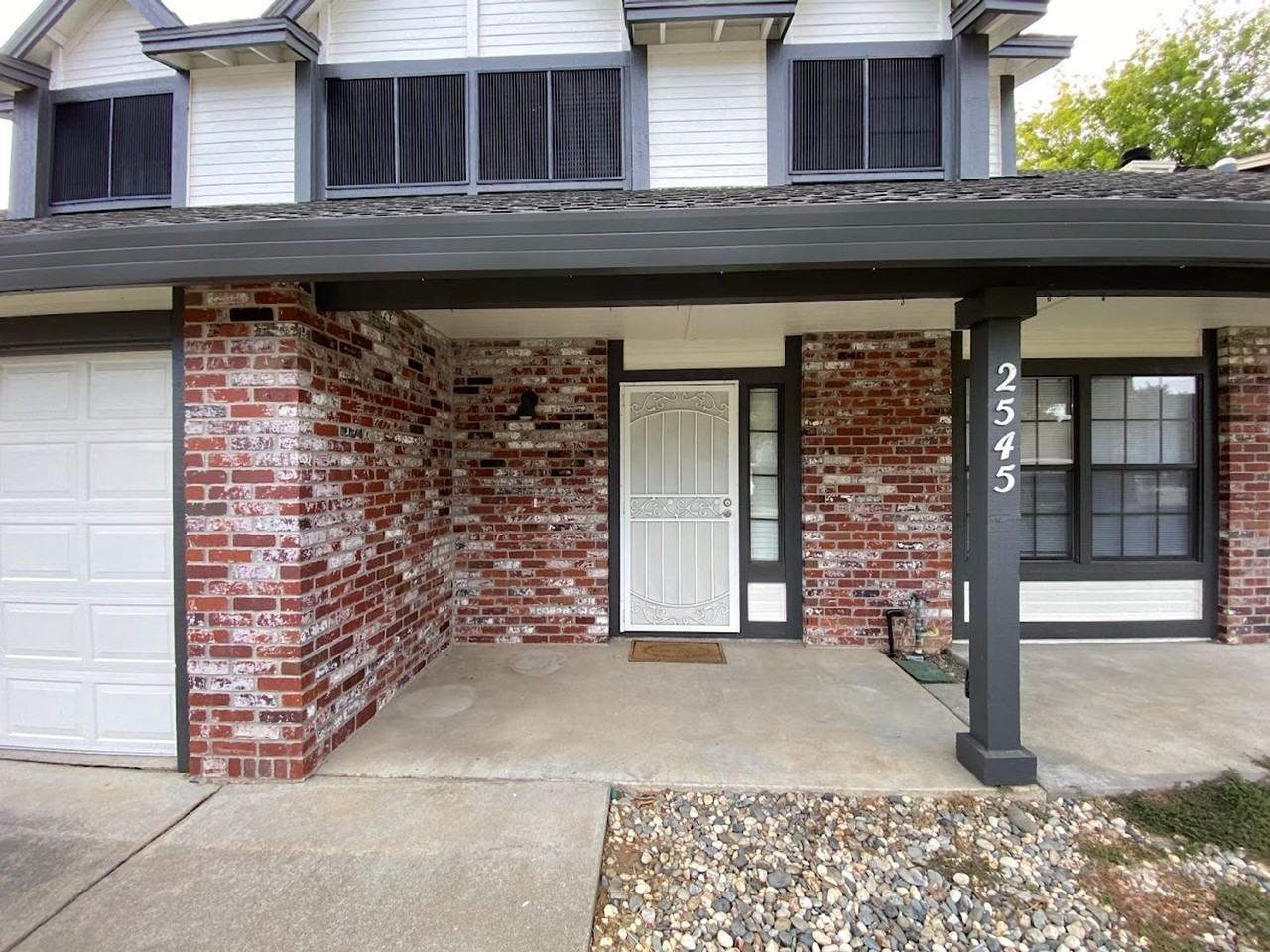 2545 Winsford Ln - Photo 2 of 29