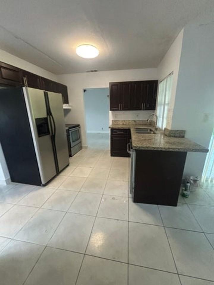 3296 Nw 41st St - Photo 2 of 13