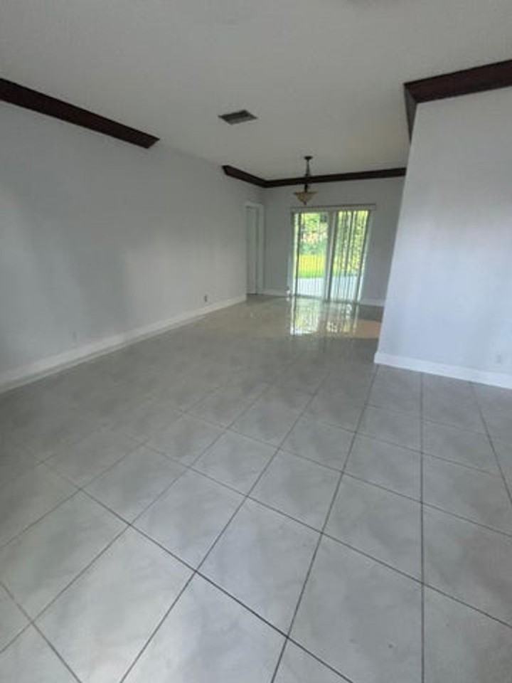 3296 Nw 41st St - Photo 3 of 13