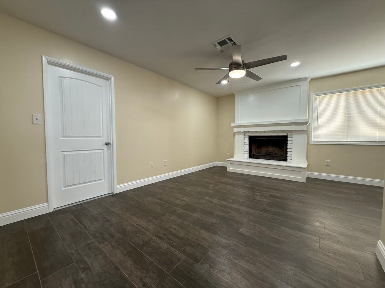 419 Sierra St - Photo 3 of 22