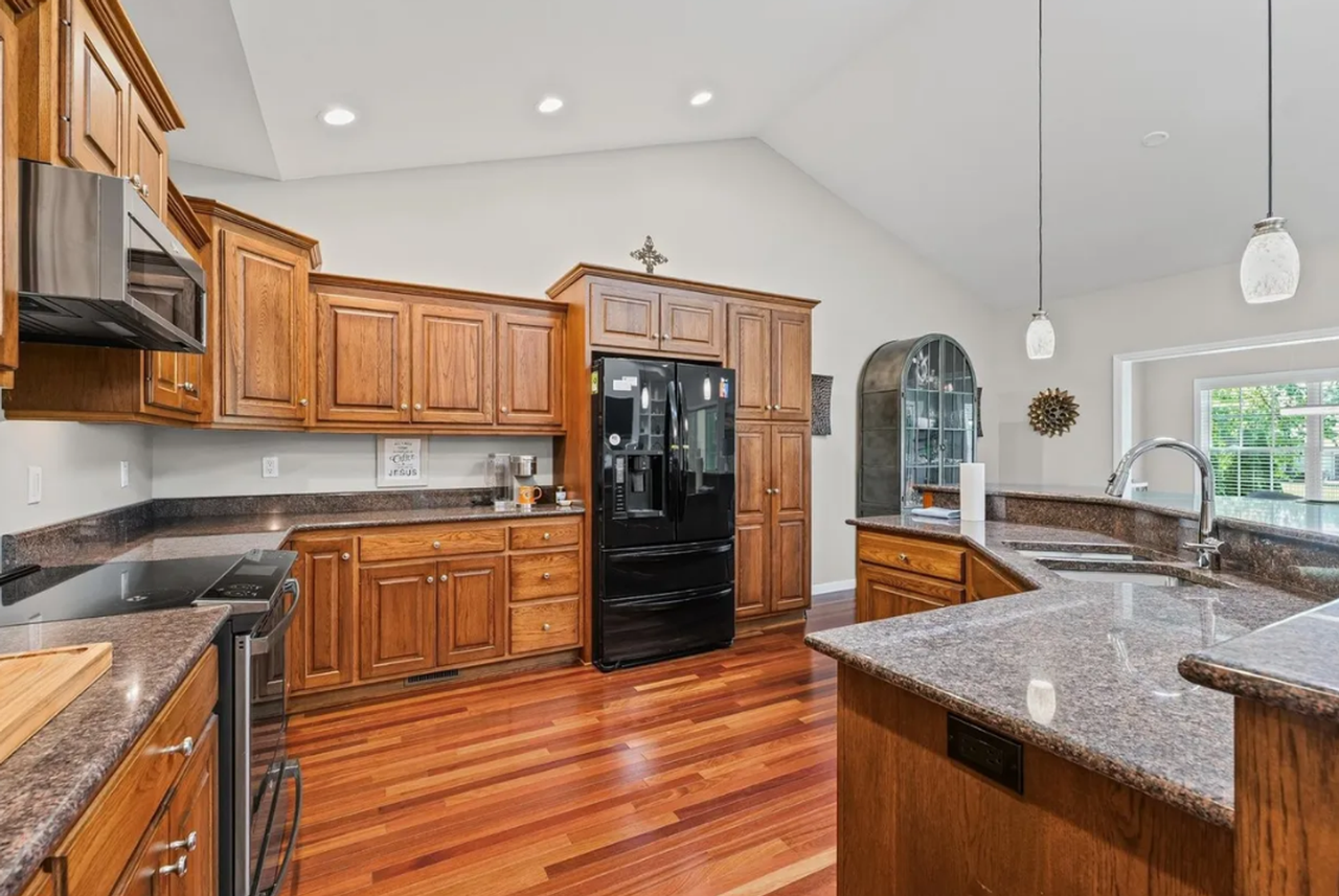 1632 Cobblefield Rd - Photo 5 of 22