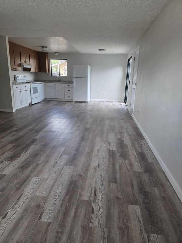 1352 Kimmerling Rd - Photo 3 of 7