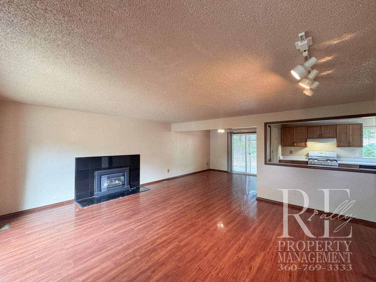 7880 Oxbow Ave Ne - Photo 3 of 21