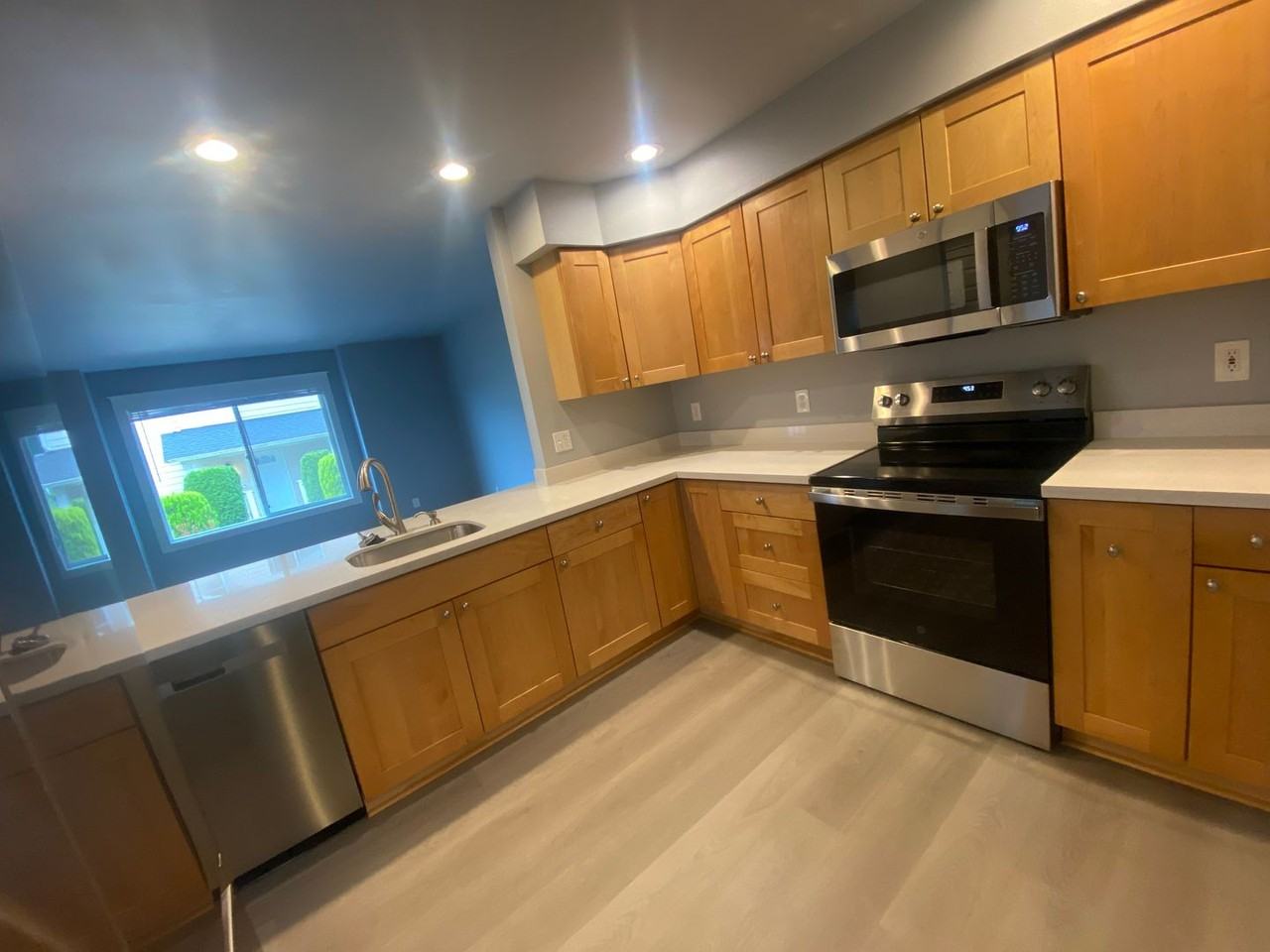 8721 8th Pl Ne - Photo 4 of 12