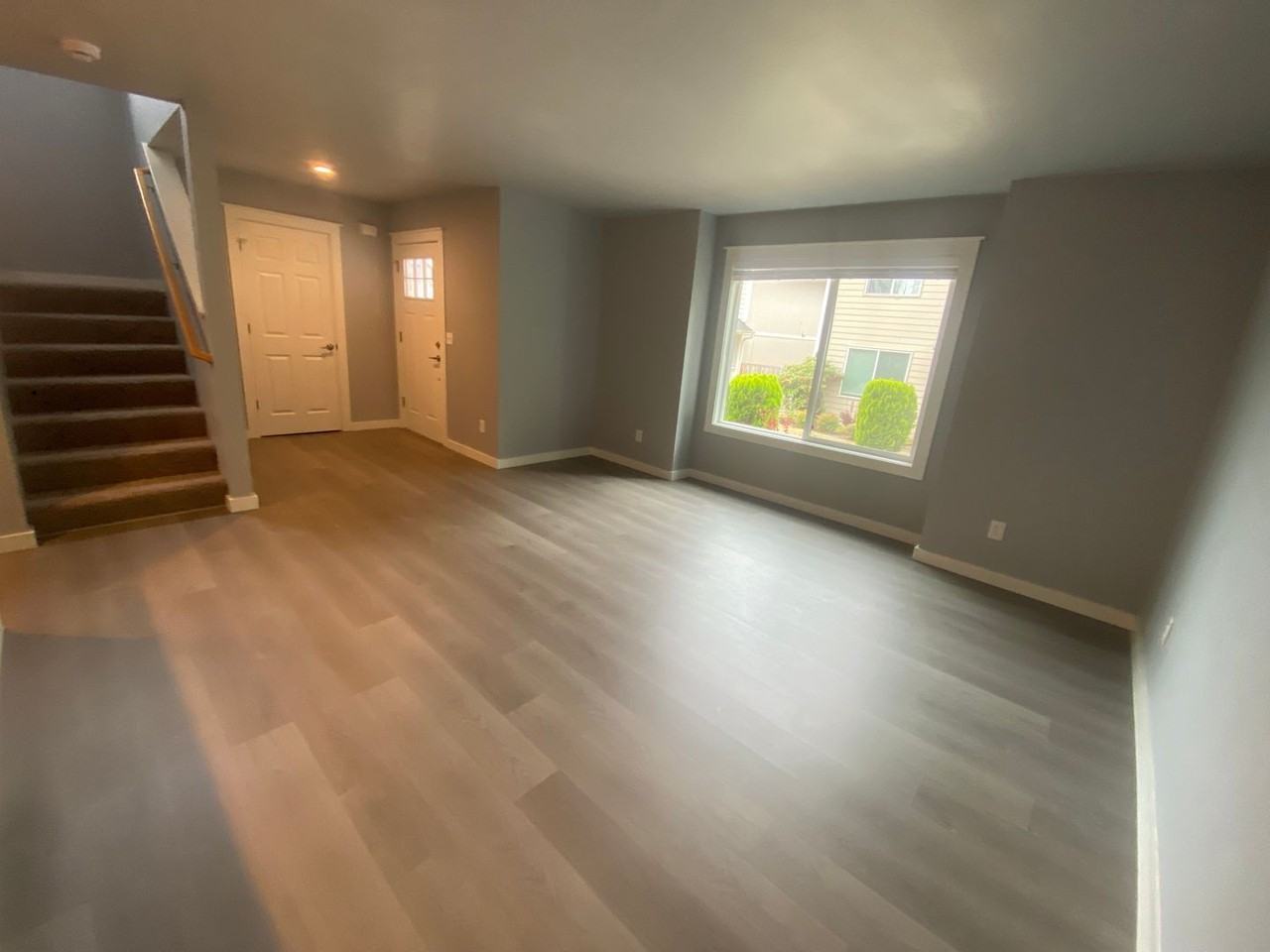 8721 8th Pl Ne - Photo 5 of 12