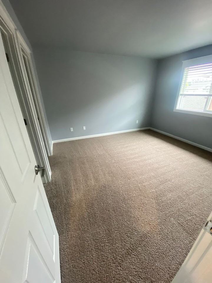 8721 8th Pl Ne - Photo 6 of 12