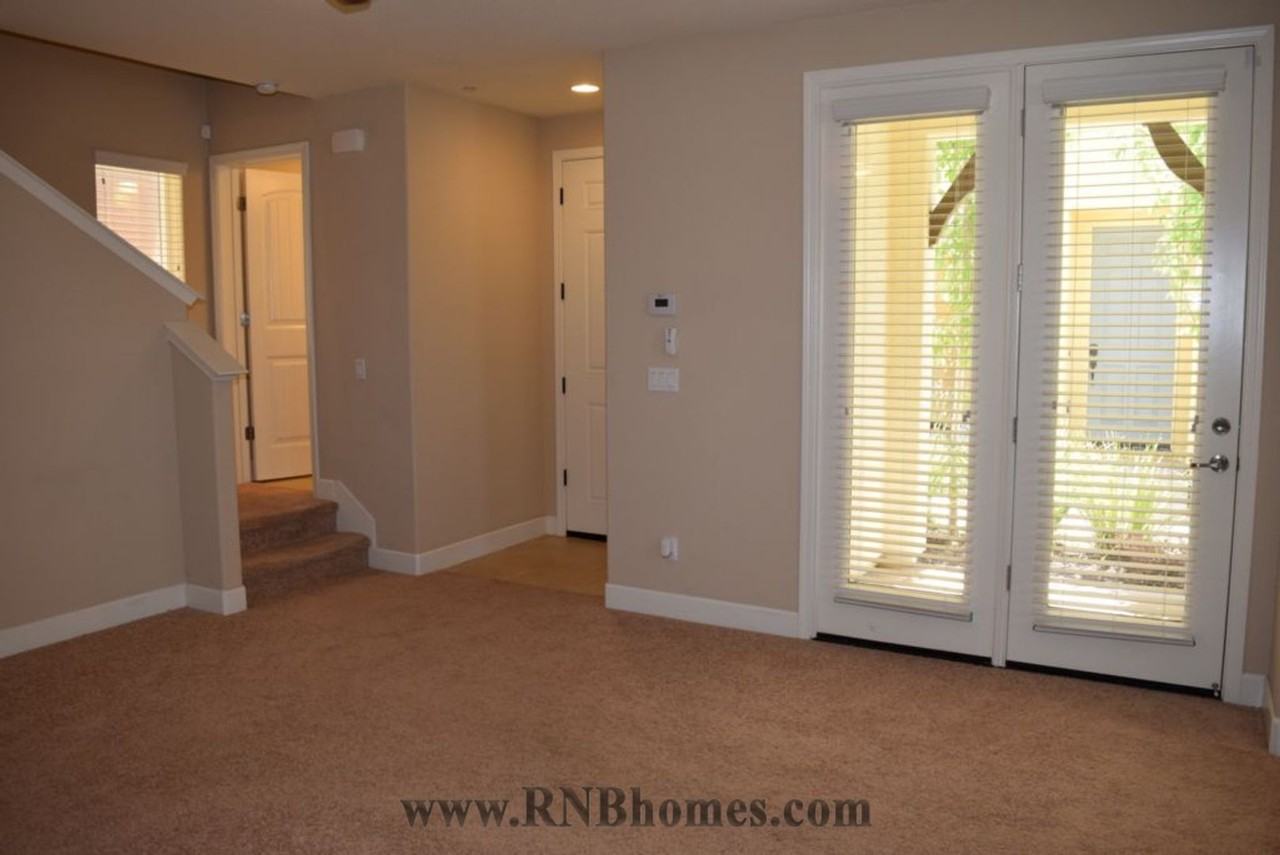 900 Lyon Pl - Photo 3 of 27