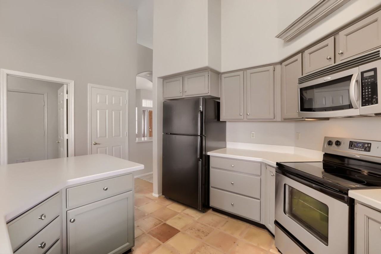 6126 E Kelton Ln - Photo 6 of 21