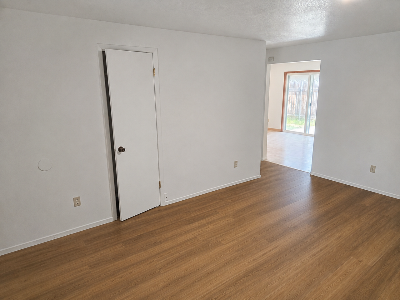 2054 Division Ave - Photo 4 of 13