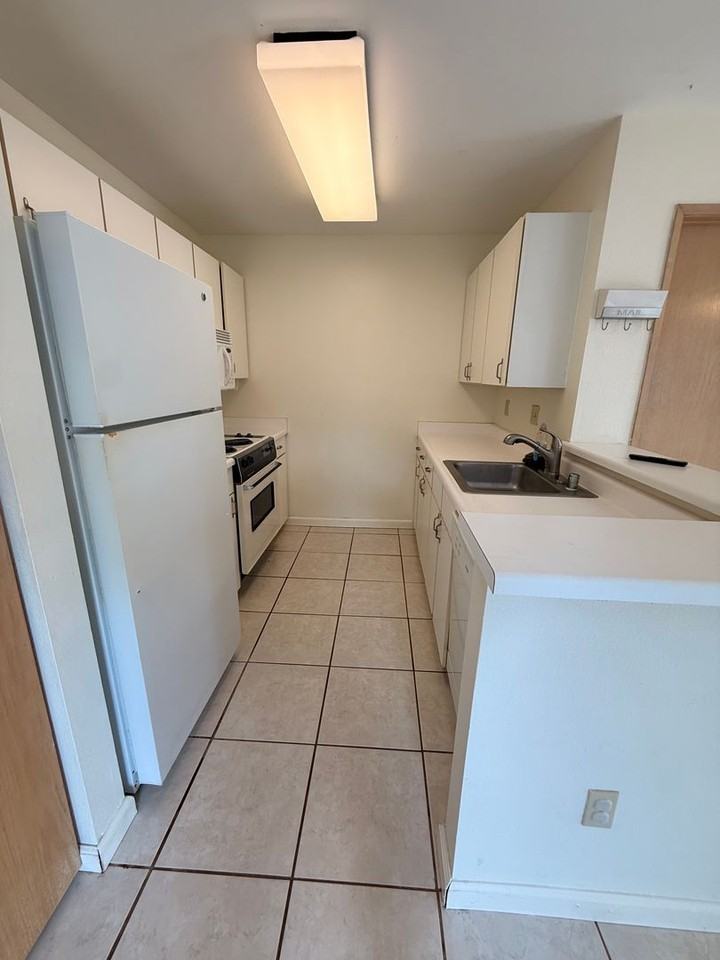 51 Kopi Ln #4-105 - Photo 6 of 10
