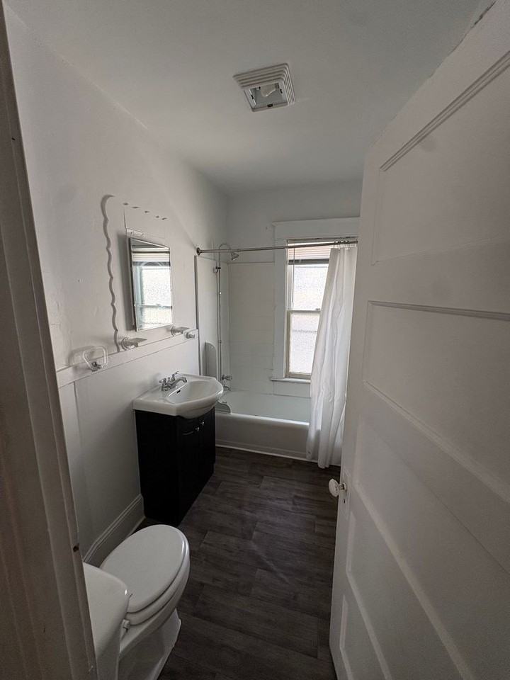 1441 W Wood St - Photo 5 of 8