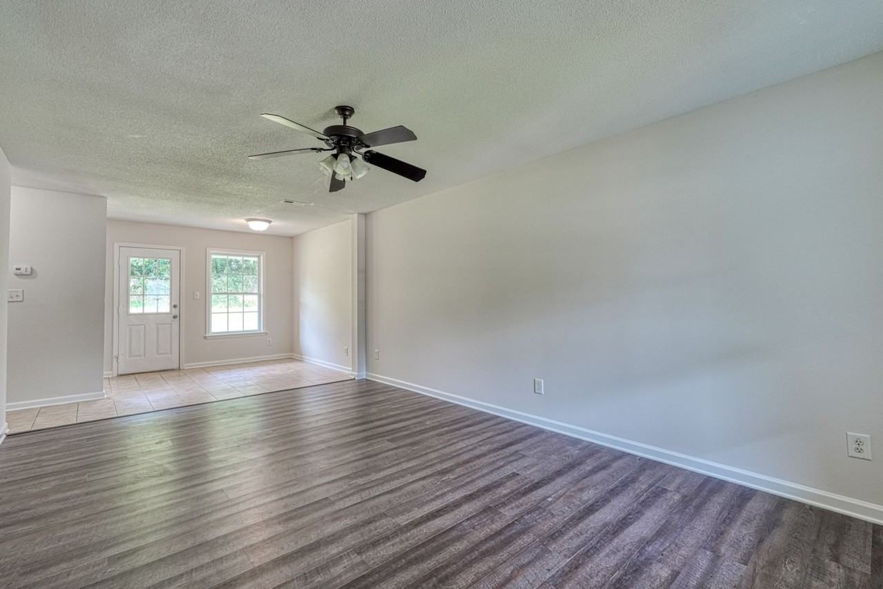 567 Seays Crest Dr - Photo 3 of 33