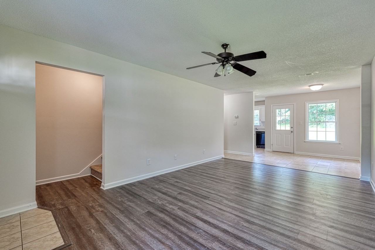 567 Seays Crest Dr - Photo 4 of 33