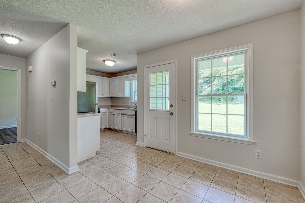 567 Seays Crest Dr - Photo 7 of 33