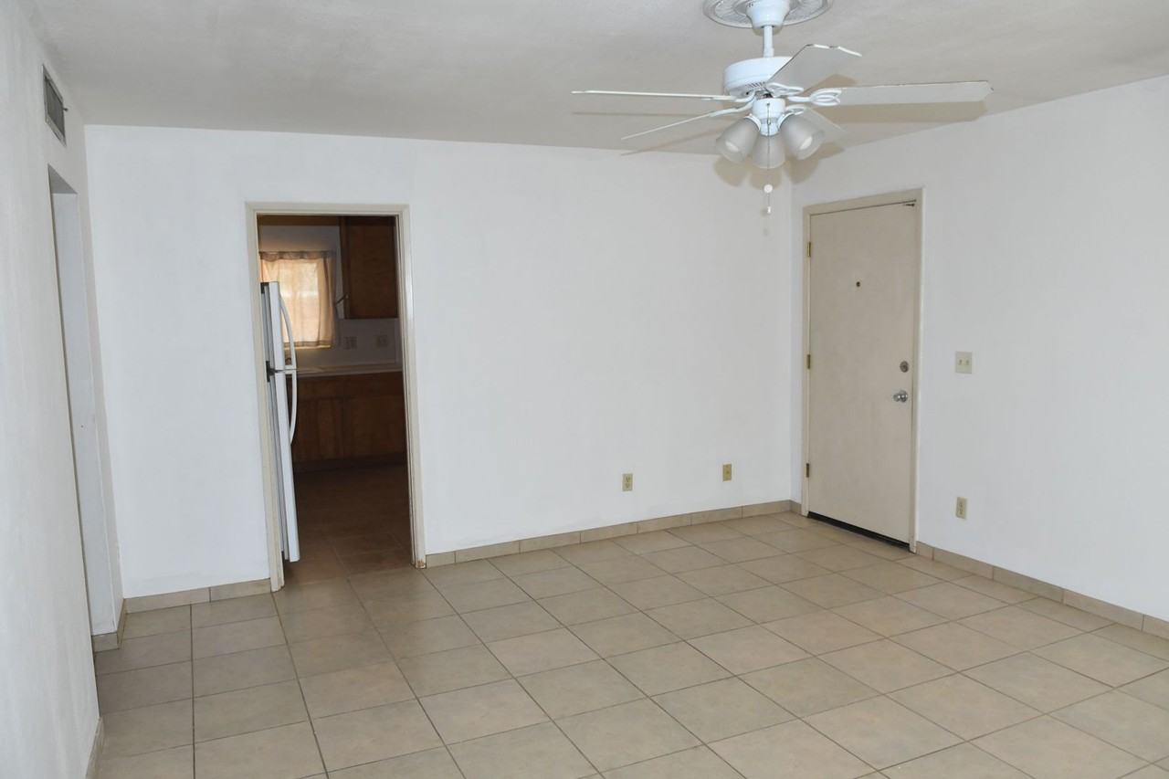 3165 W Altadena Ave - Photo 5 of 14