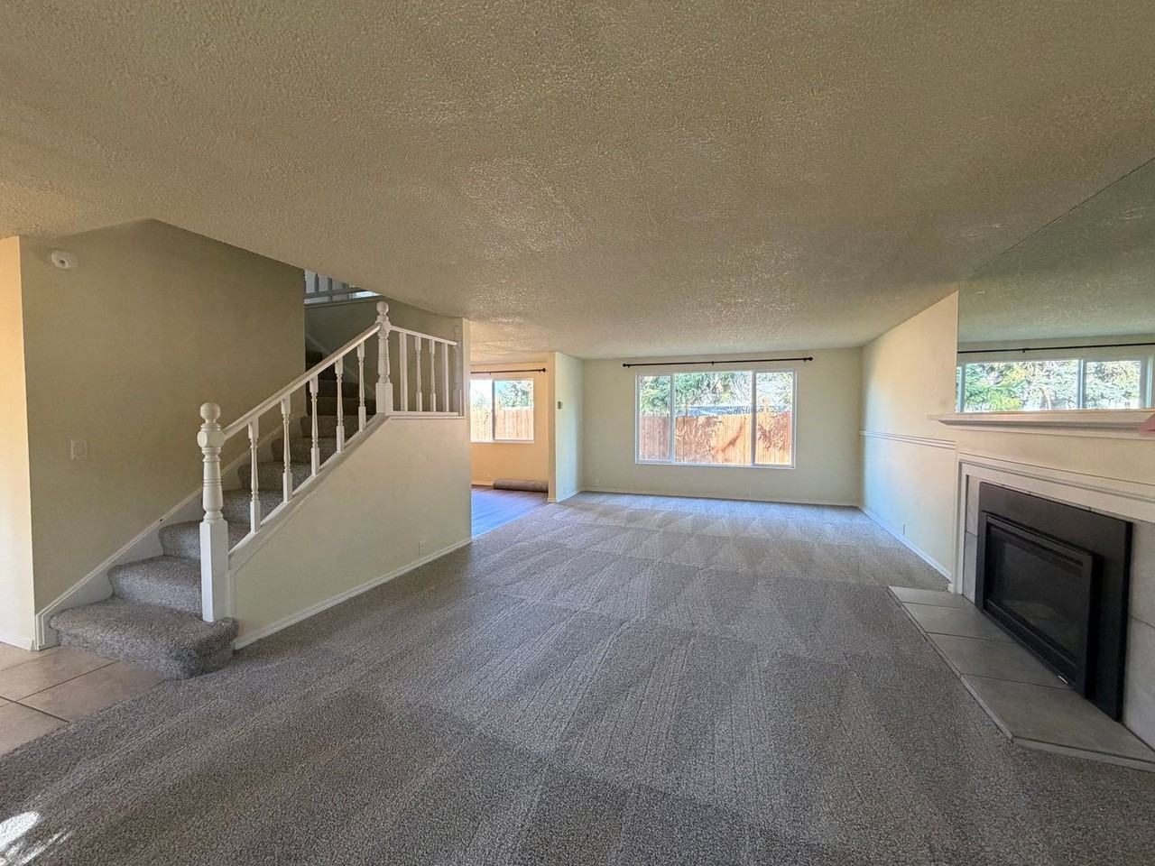 2735 Almaden St - Photo 3 of 26