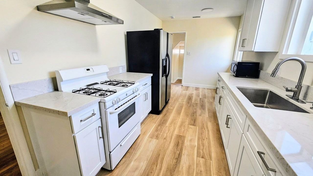 155 W Tudor St - Photo 7 of 17