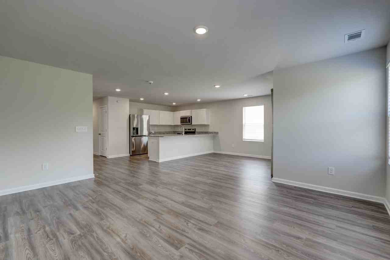 220 Ingleby Rd - Photo 3 of 38