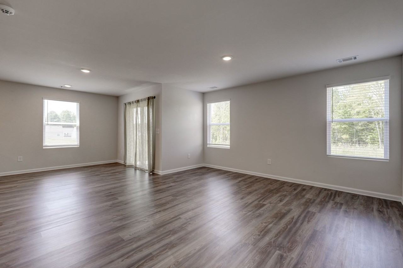 220 Ingleby Rd - Photo 4 of 38