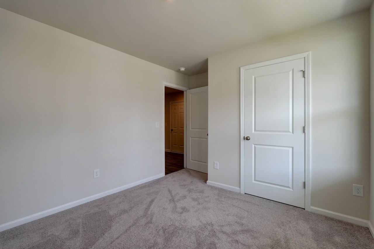 220 Ingleby Rd - Photo 7 of 38