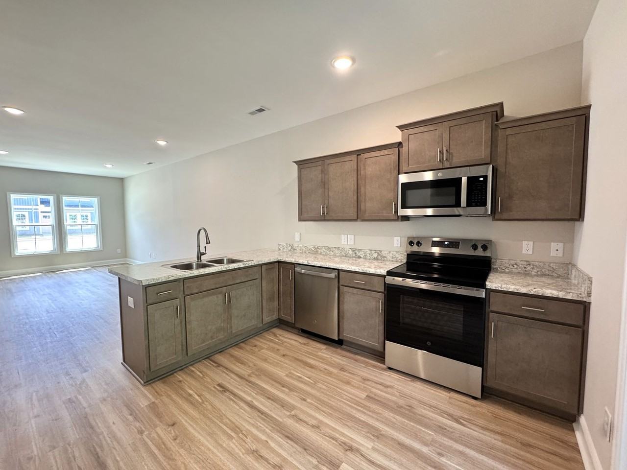 100 Loren Rd - Photo 5 of 22