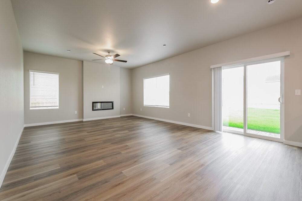 2241 Christina St - Photo 5 of 17