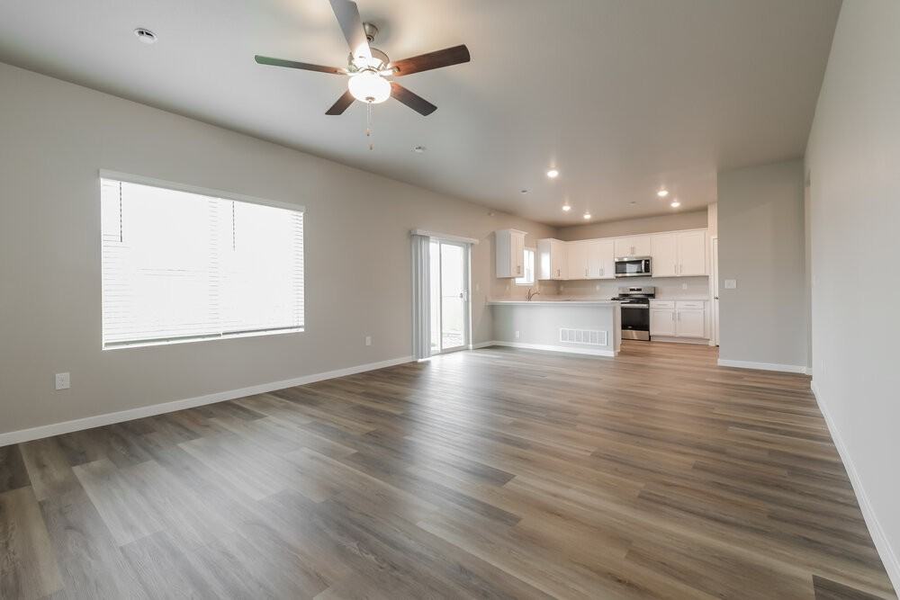 2241 Christina St - Photo 6 of 17