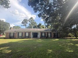 featured image of 202 Adams Dr #1