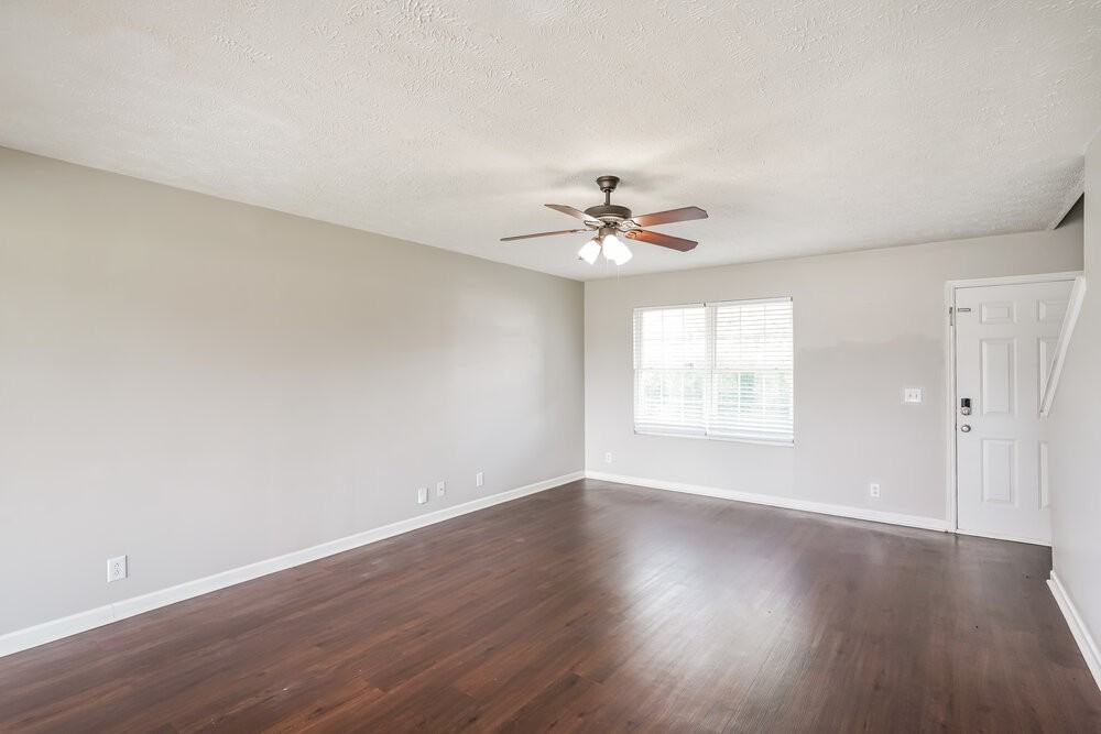 5039 Tabitha St - Photo 5 of 17