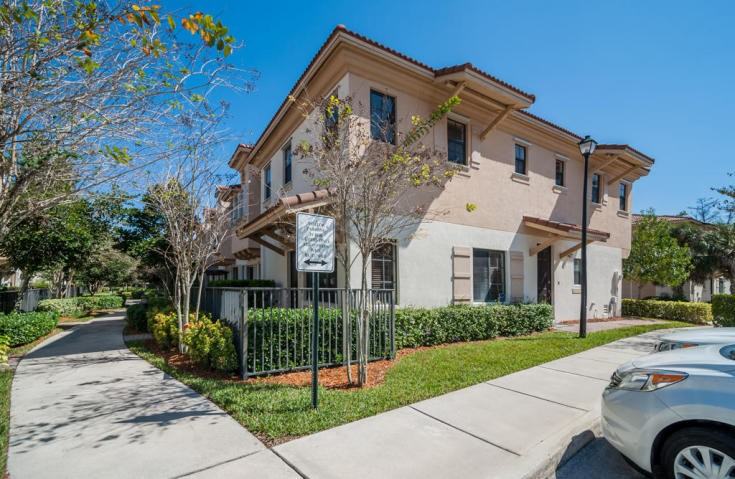 4793 Preserve St - Photo 2 of 8