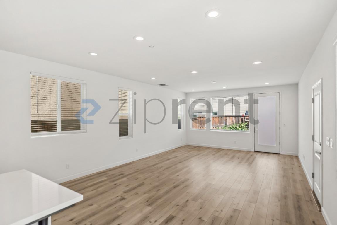 950 S Sophia St - Photo 6 of 31