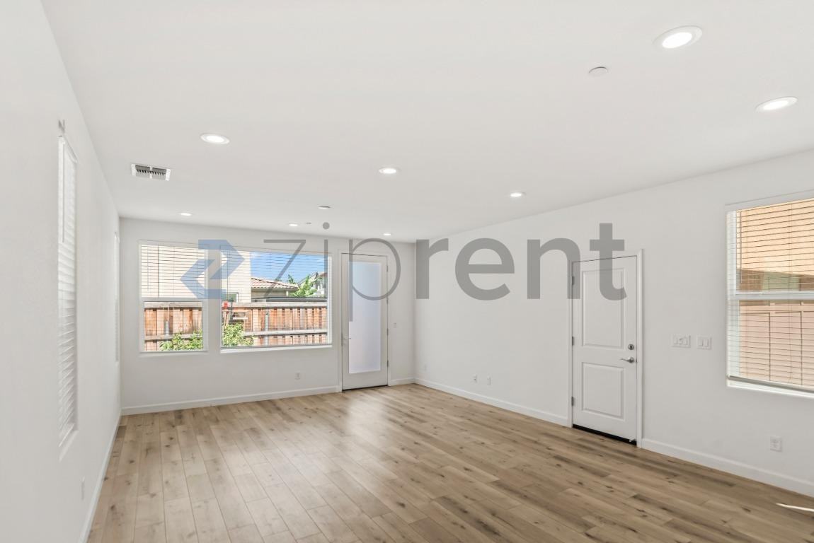 950 S Sophia St - Photo 7 of 31