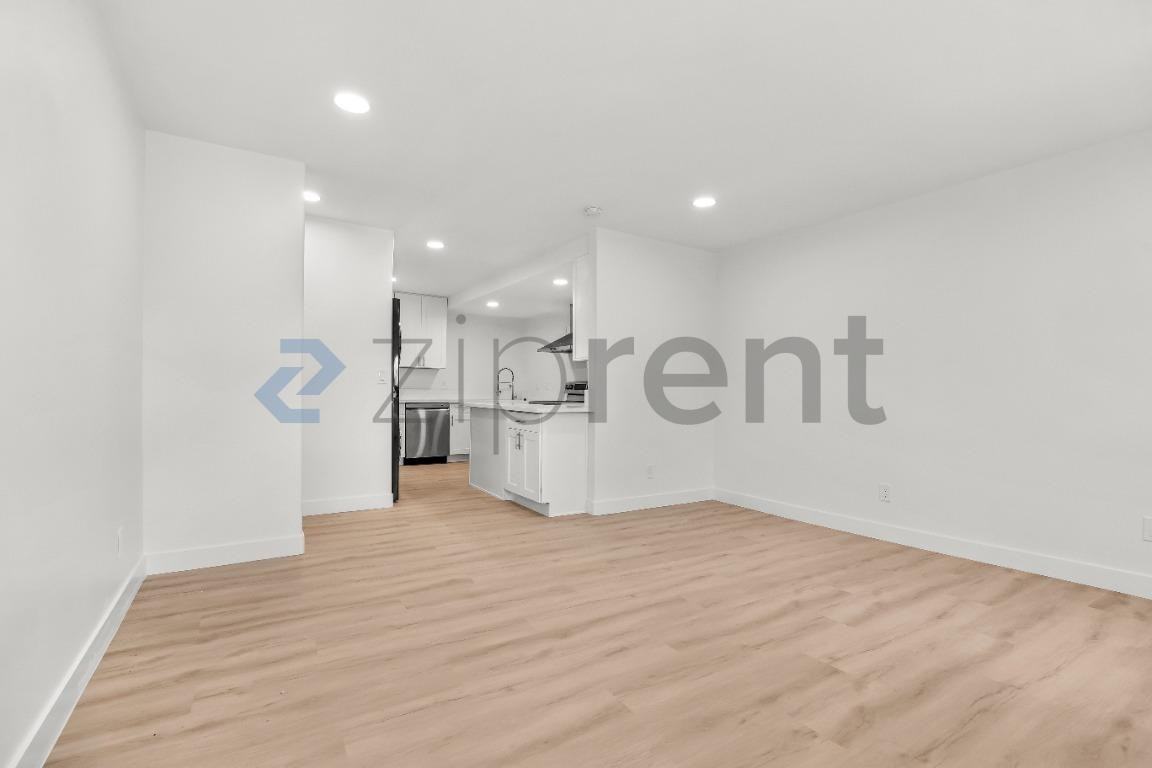 362 Naples St - Photo 4 of 16